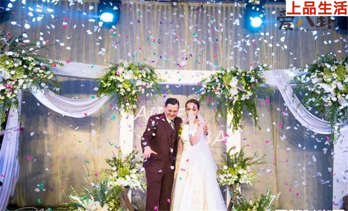 艾熱結(jié)婚照曝光