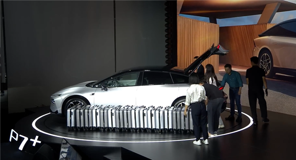 搬家神器！小鵬P7+能放33個行李箱：比SUV還能裝