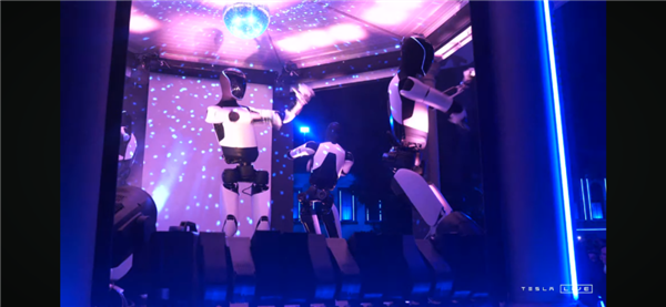 遲到50分鐘的馬斯克喂給我們?nèi)龔埓箫? h=