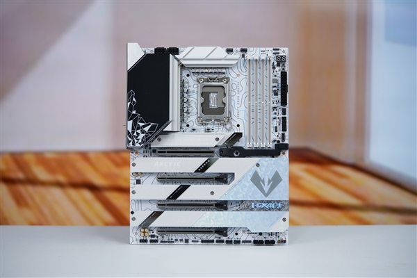 白色海景房必備！銘瑄Z890 Arctic主板圖賞