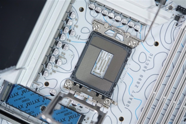 白色海景房必備！銘瑄Z890 Arctic主板圖賞