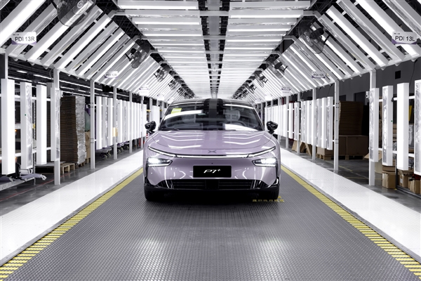 開售2小時訂單破3萬 小鵬P7+量產(chǎn)下線：20萬級大空間轎車來了