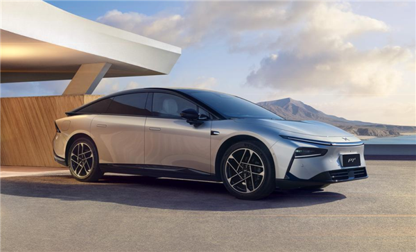 開售2小時訂單破3萬 小鵬P7+量產(chǎn)下線：20萬級大空間轎車來了