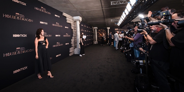 權游奔赴大銀幕