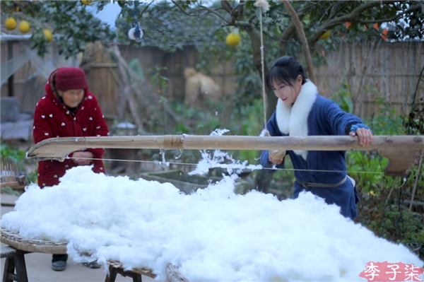 消失三年 復(fù)出還是頂流！李子柒為何無(wú)法替代