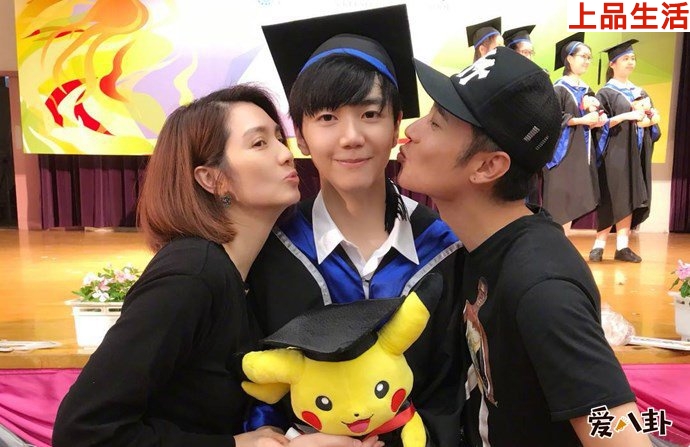 洪欣張丹峰一家