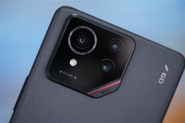 行業(yè)首發(fā)185Hz高刷新率！ROG游戲手機9 Pro圖賞