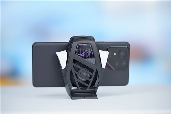 行業(yè)首發(fā)185Hz高刷新率！ROG游戲手機9 Pro圖賞