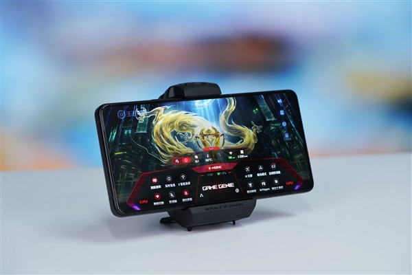 行業(yè)首發(fā)185Hz高刷新率！ROG游戲手機9 Pro圖賞