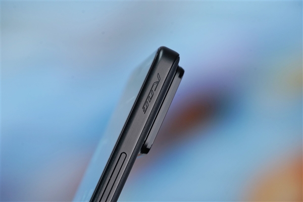 行業(yè)首發(fā)185Hz高刷新率！ROG游戲手機9 Pro圖賞