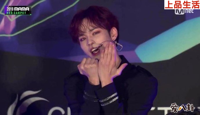 unine姚明明韓國MAMA舞臺(tái)照