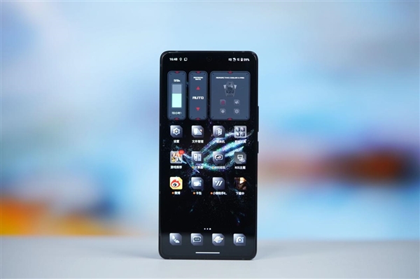 行業(yè)首發(fā)185Hz高刷新率！ROG游戲手機9 Pro圖賞