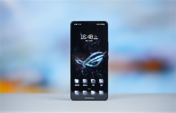 行業(yè)首發(fā)185Hz高刷新率！ROG游戲手機9 Pro圖賞