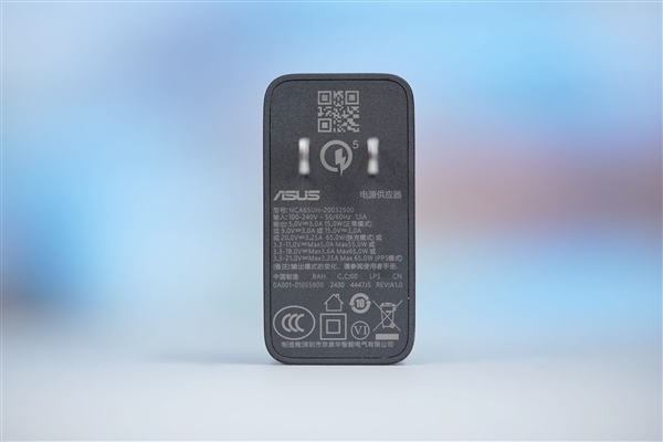 行業(yè)首發(fā)185Hz高刷新率！ROG游戲手機9 Pro圖賞