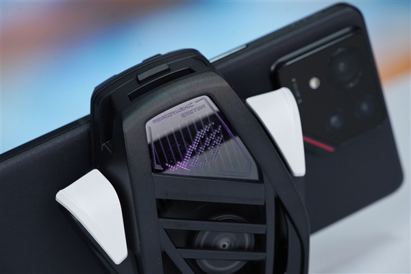 行業(yè)首發(fā)185Hz高刷新率！ROG游戲手機9 Pro圖賞