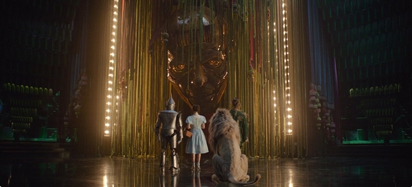 《魔法壞女巫》引領(lǐng)北美票房