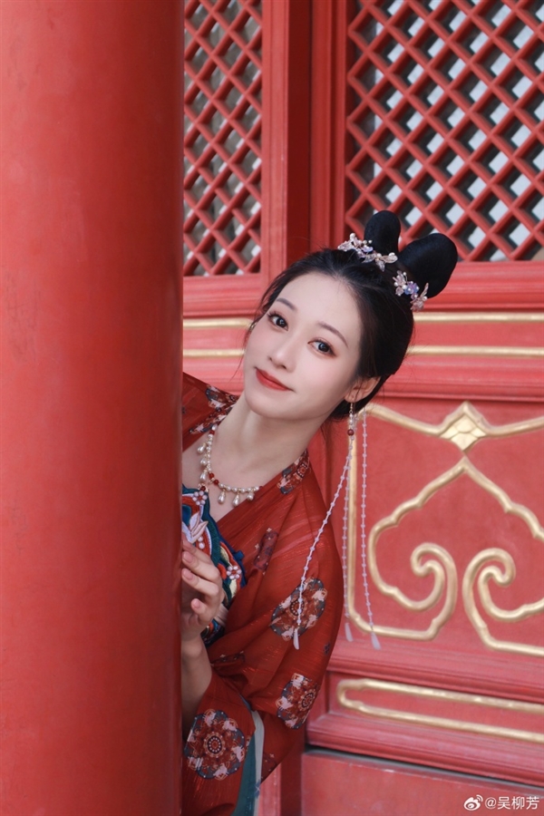 粉絲量超630萬(wàn)！體操冠軍網(wǎng)紅吳柳芳開(kāi)通微博 曬美照大量網(wǎng)友支持