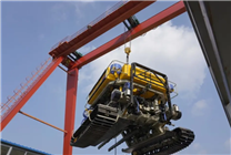 我國首臺作業(yè)時速公里級水下敷纜機器人完成下水測試：敷埋作業(yè)1000米/小時