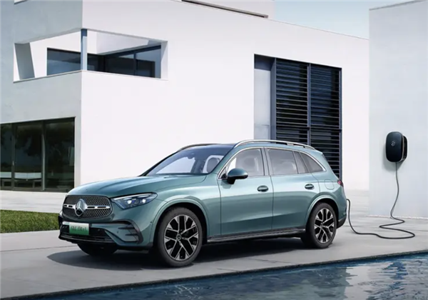 搭載2.0T插混系統！奔馳長軸距GLC典藏版上市 售價51.8萬元