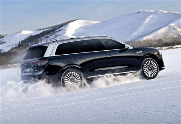 穩(wěn)居50萬以上車型銷量榜首！問界M9上市一年大定破20萬臺(tái)