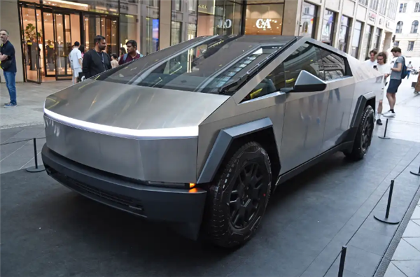 特斯拉Cybertruck發(fā)生爆炸 馬斯克：與車輛本身無關(guān) 攜帶煙花炸彈所致