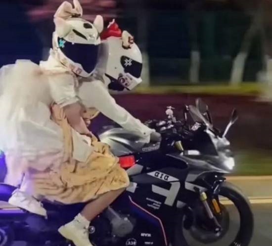 機車圈男博主“波哥”出車禍身亡引熱議：多名機車網(wǎng)紅車禍去世 為流量值得嗎