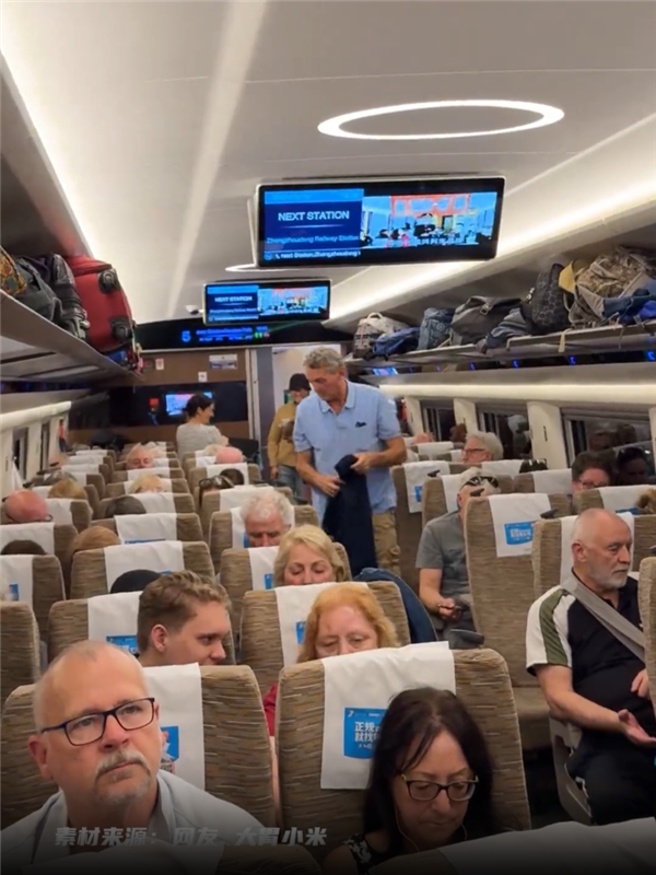 高鐵車廂里全是老外 網(wǎng)友：以為出國了