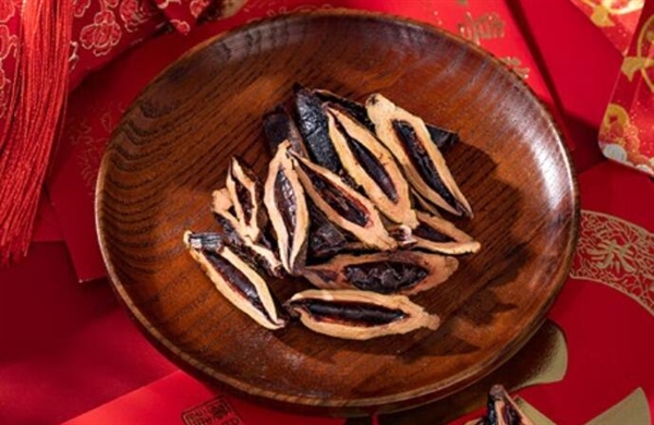 18歲小伙嚼檳榔8年：臉?lè)匠呻娨暀C(jī)