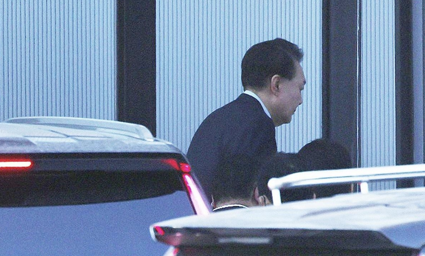 韓國史上首次！現(xiàn)總統(tǒng)尹錫悅被逮捕，下一步他將面臨什么？