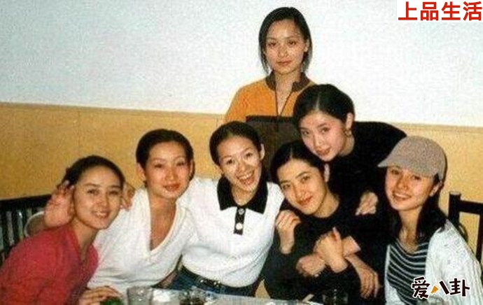 章子怡參加同學聚會