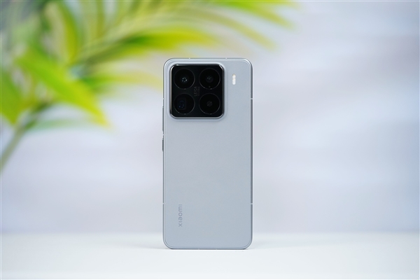 國補(bǔ)首日！京東凌晨送達(dá)手機(jī)國補(bǔ)第一單：是臺白色小米15