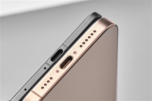 全球薄折疊屏！OPPO Find N5真機(jī)現(xiàn)身：薄到無(wú)敵