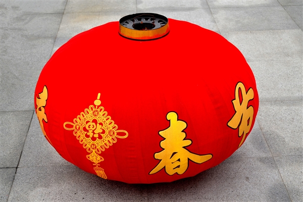 第一批聰明的人已經(jīng)堵路上了 車(chē)主：備了方便面也沒(méi)法泡