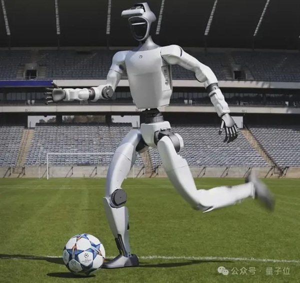 宇樹(shù)機(jī)器人讓中國(guó)足球沖入“世界杯”！網(wǎng)友：新技能可太長(zhǎng)臉了