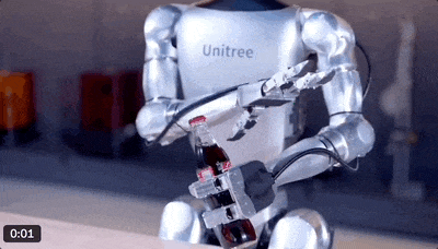 宇樹(shù)機(jī)器人讓中國(guó)足球沖入“世界杯”！網(wǎng)友：新技能可太長(zhǎng)臉了