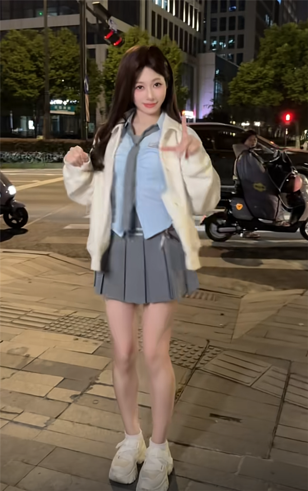 前體操冠軍成網(wǎng)紅 吳柳芳抖音賬號再次解禁：設(shè)為私密賬號