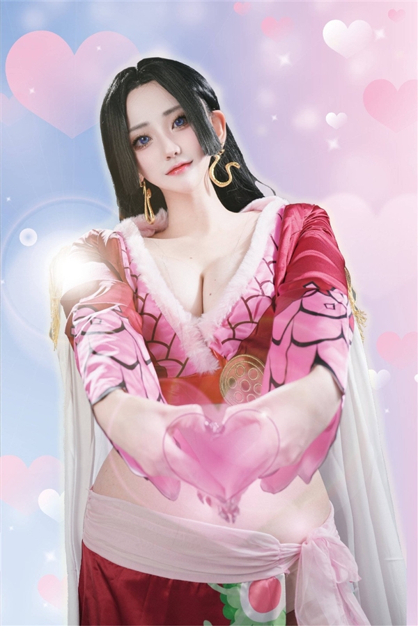 韓國美女Cos《海賊王》女帝圖賞 完美身材