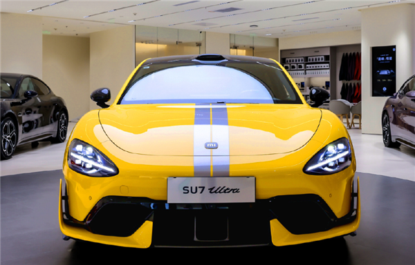 看完小米SU7 Ultra的實(shí)車(chē)：我覺(jué)得賣(mài)80萬(wàn)真不算貴