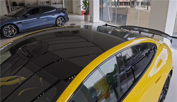 看完小米SU7 Ultra的實(shí)車(chē)：我覺(jué)得賣(mài)80萬(wàn)真不算貴