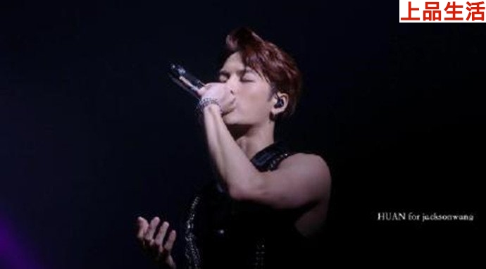 王嘉爾舞臺(tái)照