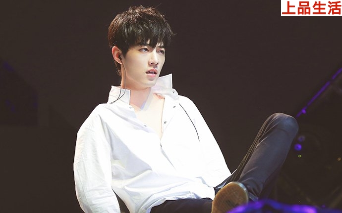 曾被私生飯追拍到躲進電梯