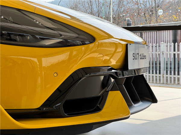 看完小米SU7 Ultra的實(shí)車(chē)：我覺(jué)得賣(mài)80萬(wàn)真不算貴