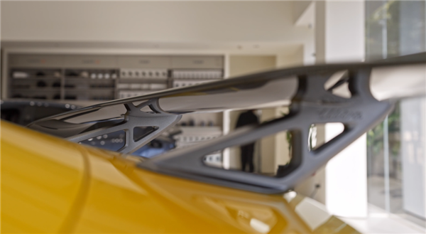 看完小米SU7 Ultra的實(shí)車(chē)：我覺(jué)得賣(mài)80萬(wàn)真不算貴