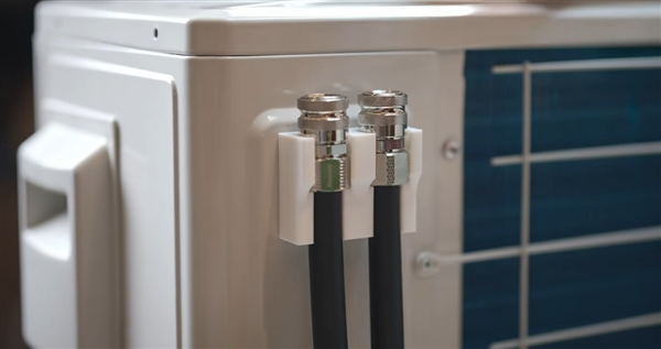 美女博主爆改家用空調(diào)外機給電腦降溫：散熱無敵了 RTX 5090絕配！