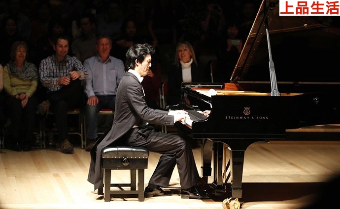 李云迪途中當(dāng)街小便