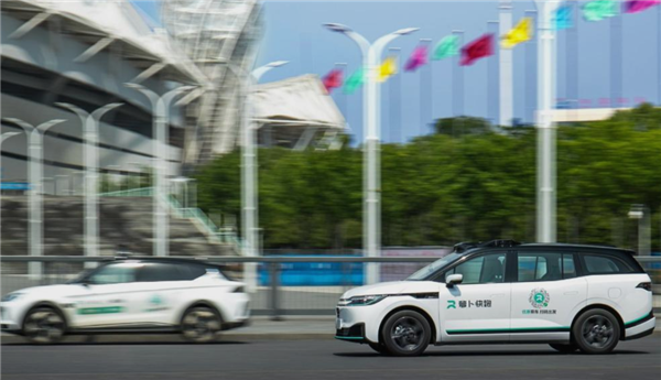 李彥宏：自動駕駛比人開車安全十倍 蘿卜快跑出險率僅為人類1/14