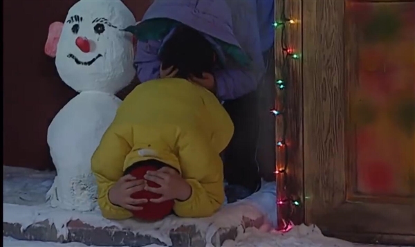 劇組別出心裁！網(wǎng)友發(fā)現(xiàn)《家有兒女》里的雪竟然是毛巾