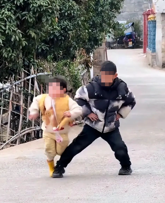 兩千萬粉絲小網(wǎng)紅母親回應(yīng)擺拍質(zhì)疑：若真為賺錢會(huì)比現(xiàn)在多10倍