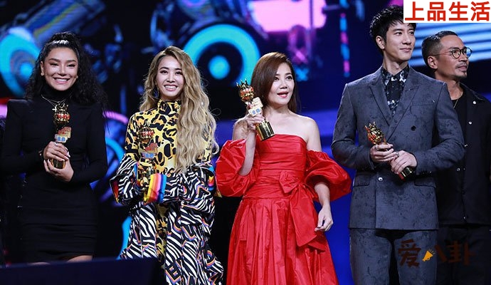 梁靜茹被曝離婚現(xiàn)身, 紅裙現(xiàn)身狀態(tài)好與蔡依林同臺