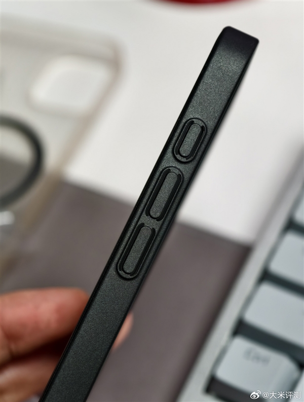 今年便宜的蘋果手機(jī)！iPhone SE 4保護(hù)殼現(xiàn)身